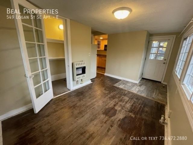 549 Logan St Se #E - Photo 5 of 14
