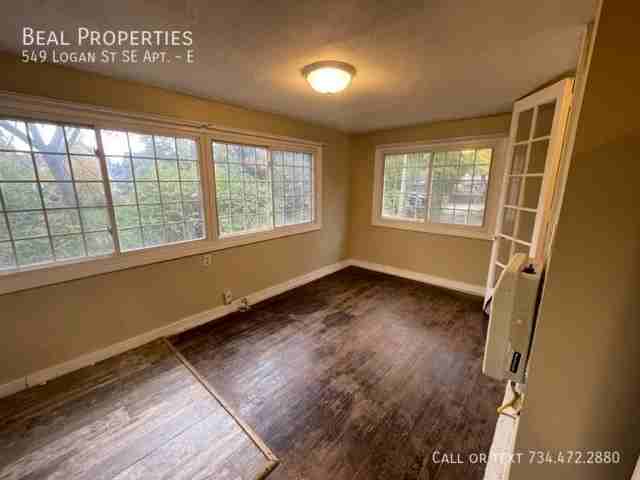 549 Logan St Se #E - Photo 6 of 14