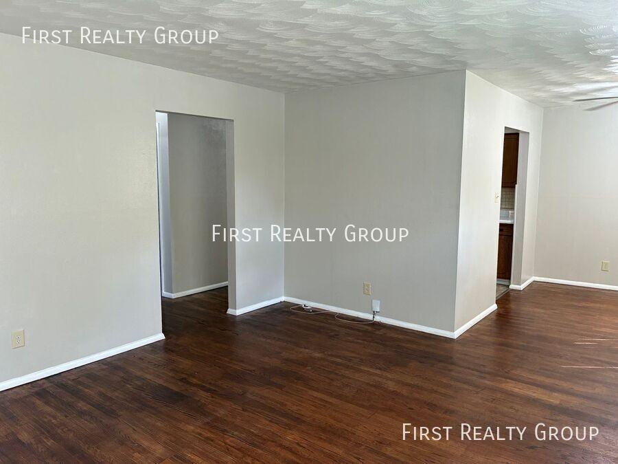 2526 Kennedy Ave - Photo 3 of 11