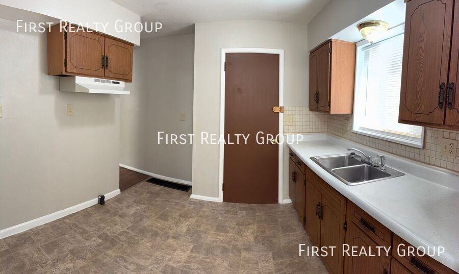 2526 Kennedy Ave - Photo 4 of 11