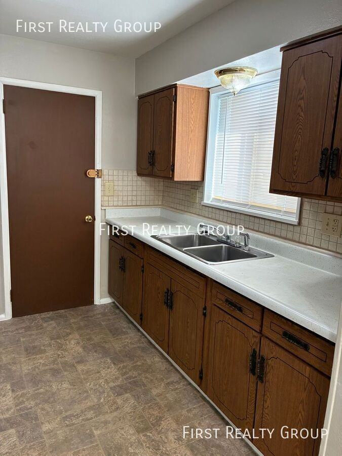 2526 Kennedy Ave - Photo 6 of 11