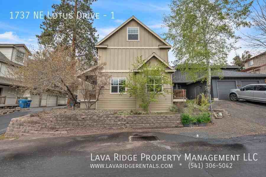 1737 Ne Lotus Dr #1 - Photo 2 of 28