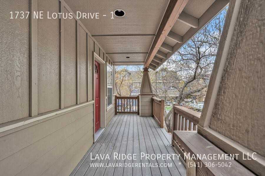 1737 Ne Lotus Dr #1 - Photo 3 of 28