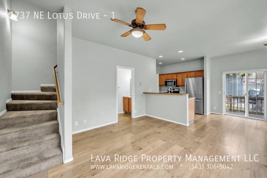 1737 Ne Lotus Dr #1 - Photo 4 of 28