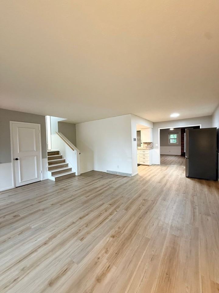 719 Shamrock Rd - Photo 3 of 15