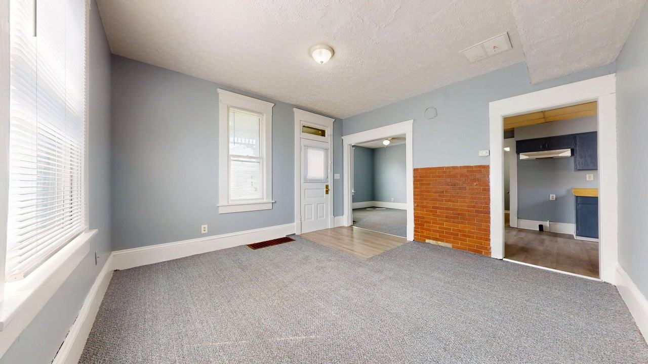 147 Ford St - Photo 3 of 12