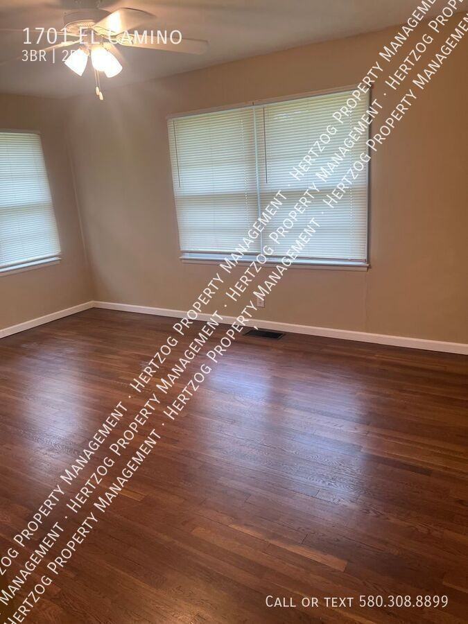 1701 El Camino St - Photo 2 of 13