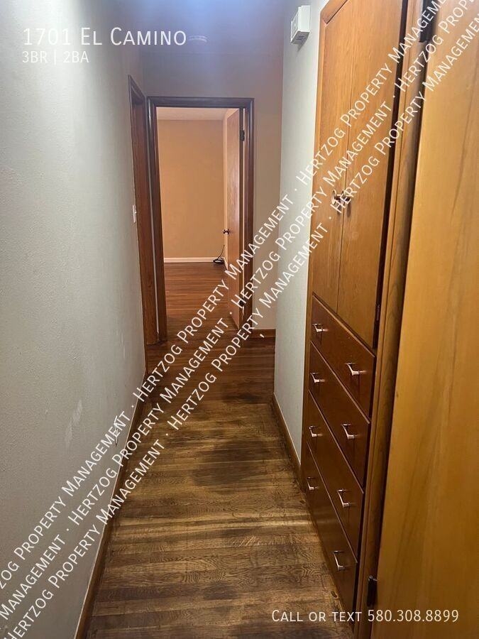1701 El Camino St - Photo 4 of 13
