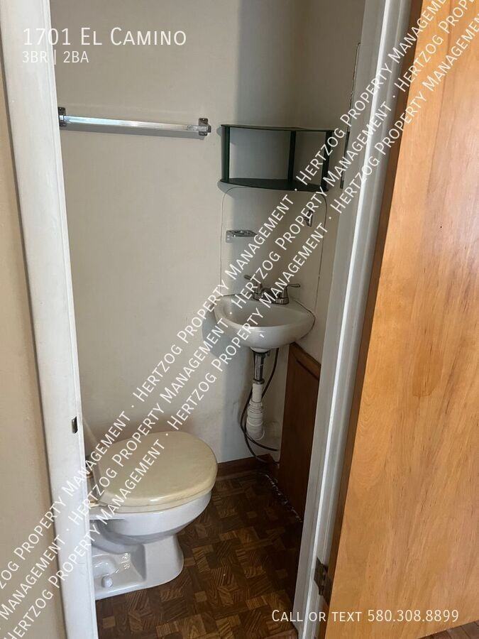 1701 El Camino St - Photo 5 of 13