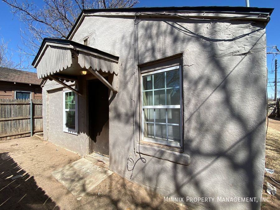 1920 20th St #2 - Photo 5 of 23