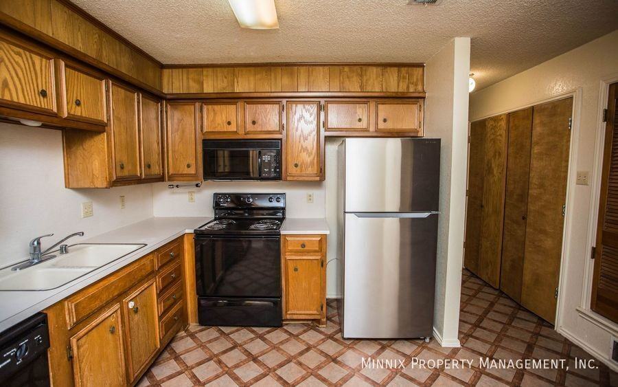 5807 2nd St - Photo 4 of 36