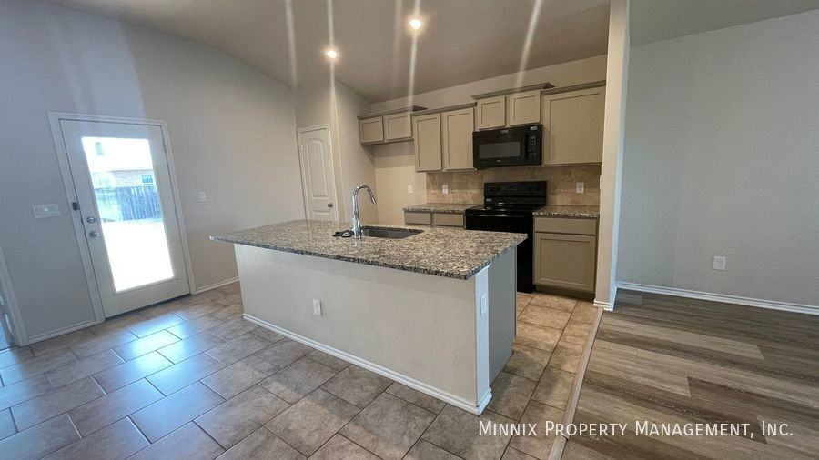 2118 143rd St - Photo 6 of 35