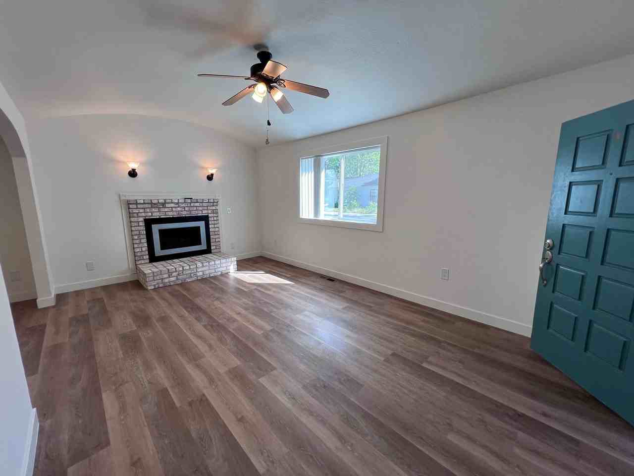 1829 Burnett Way - Photo 5 of 16