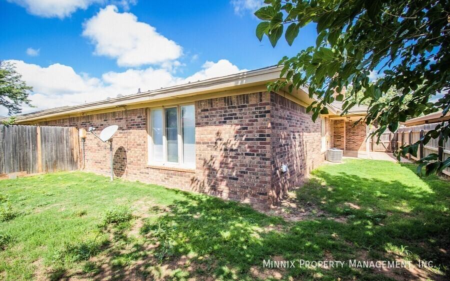 5805 2nd St - Photo 3 of 21