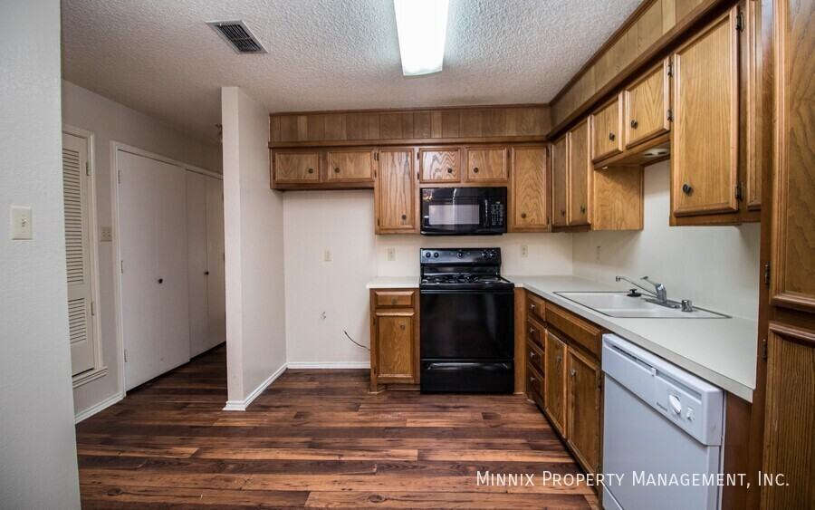 5805 2nd St - Photo 6 of 21