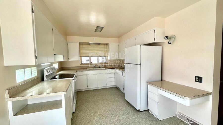 5370 S Windermere St - Photo 7 of 25