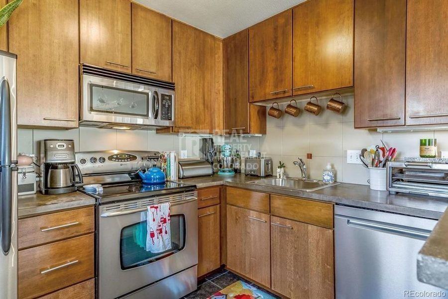 1231 N Downing St #204 - Photo 7 of 16