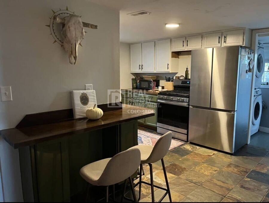 322 Terrace Pl - Photo 3 of 19