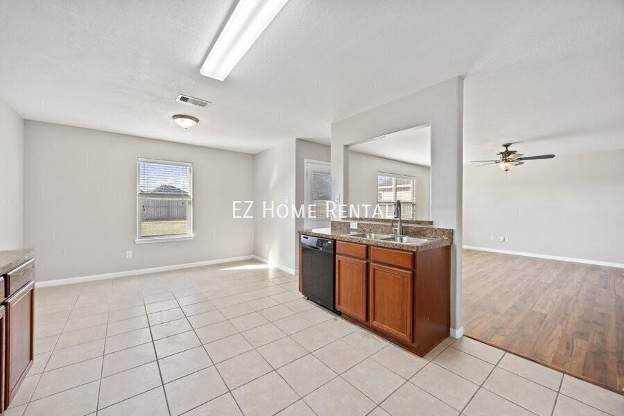 16267 Silver Wing Ln - Photo 7 of 28