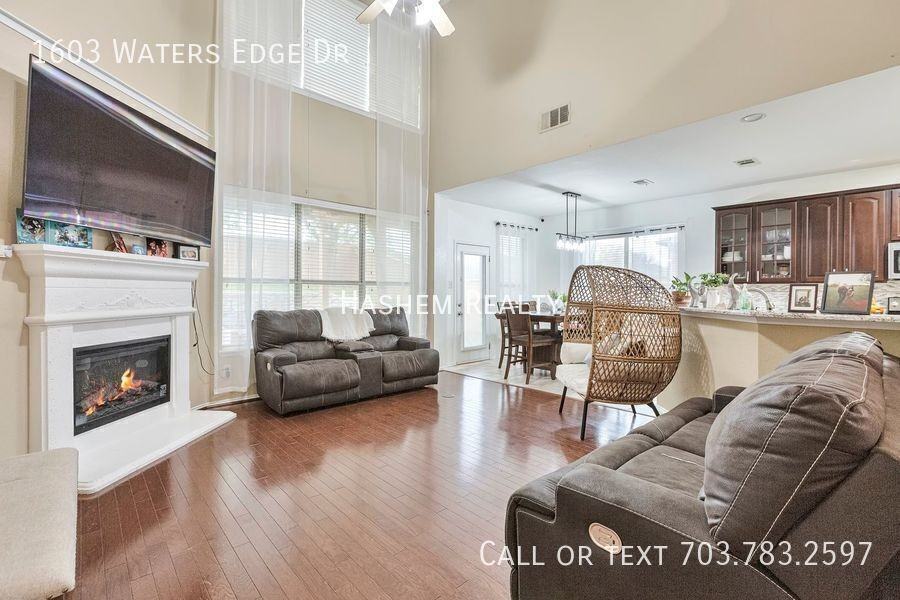 1603 Waters Edge Dr - Photo 6 of 17