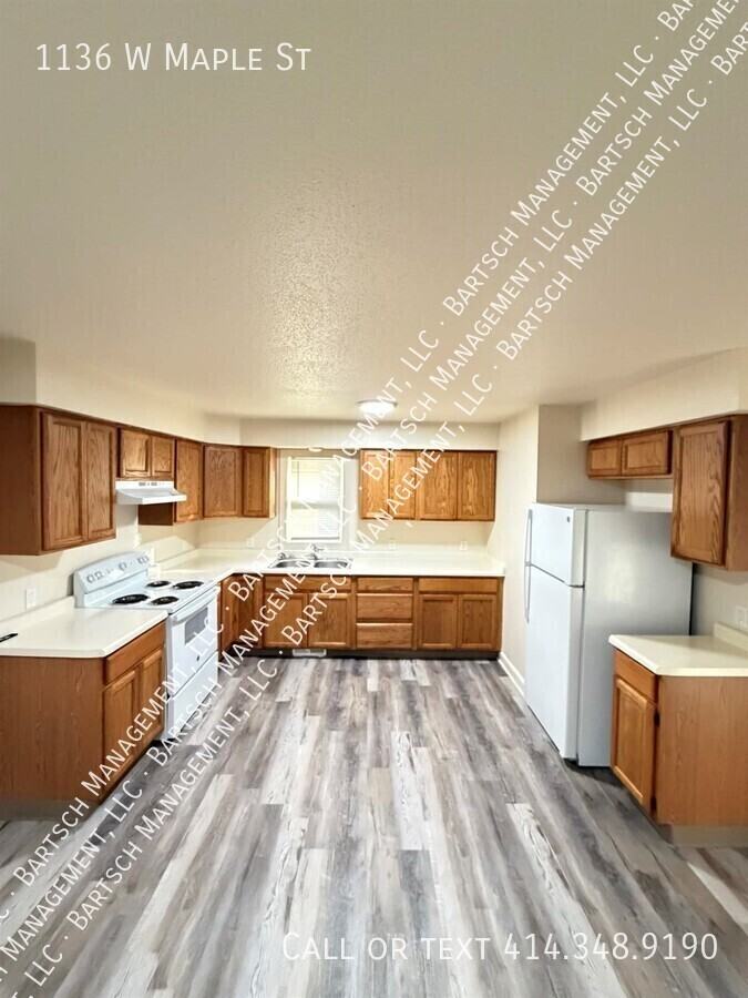 1136 W Maple St - Photo 4 of 12