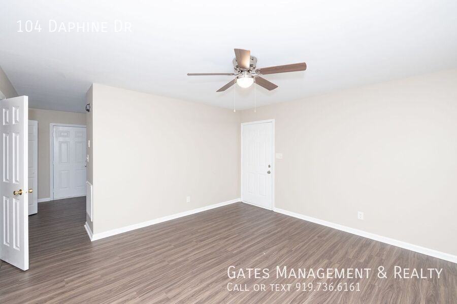 104 Daphine Dr - Photo 4 of 24