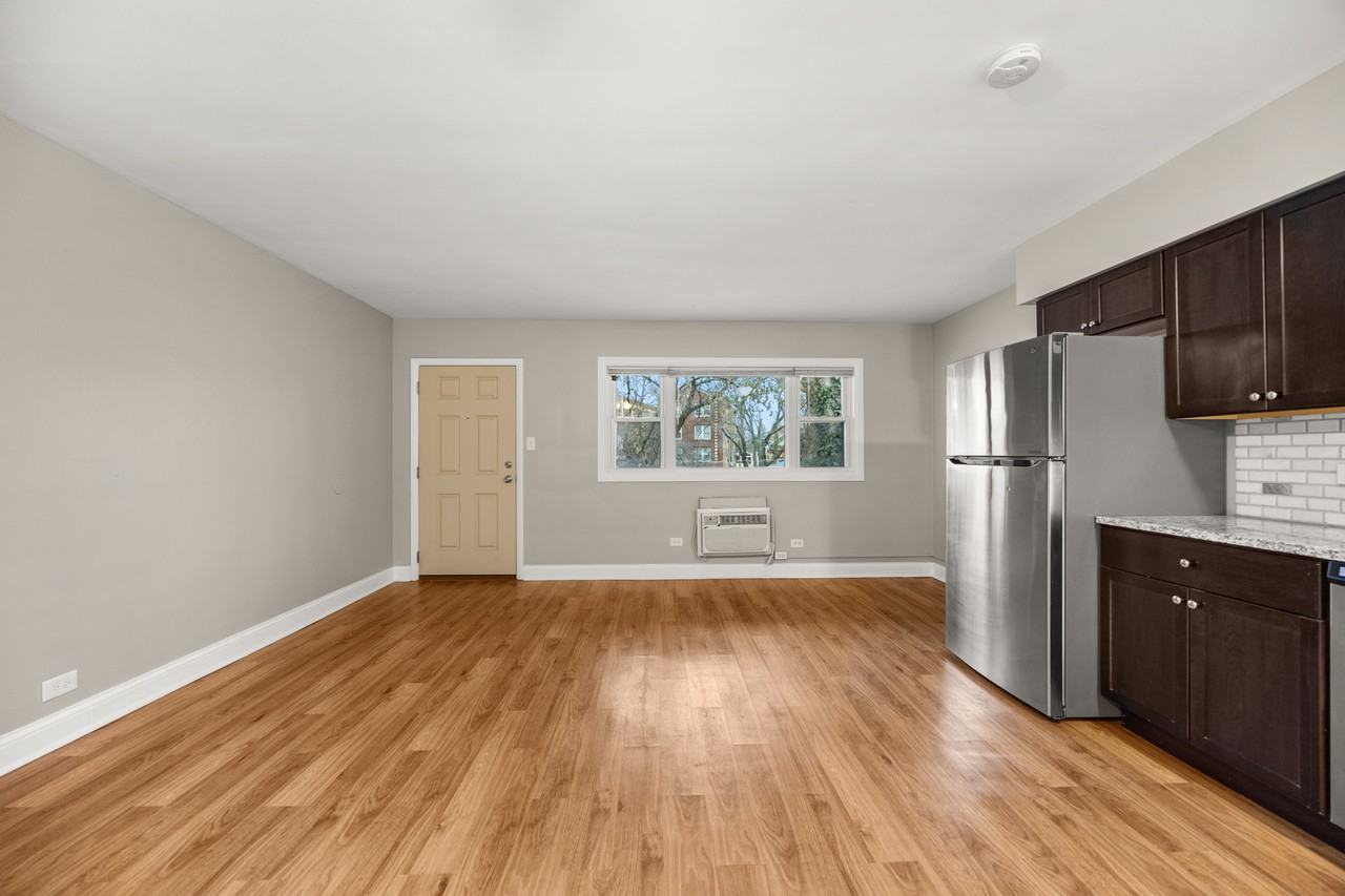 6634 W Windsor Ave #8 - Photo 4 of 10