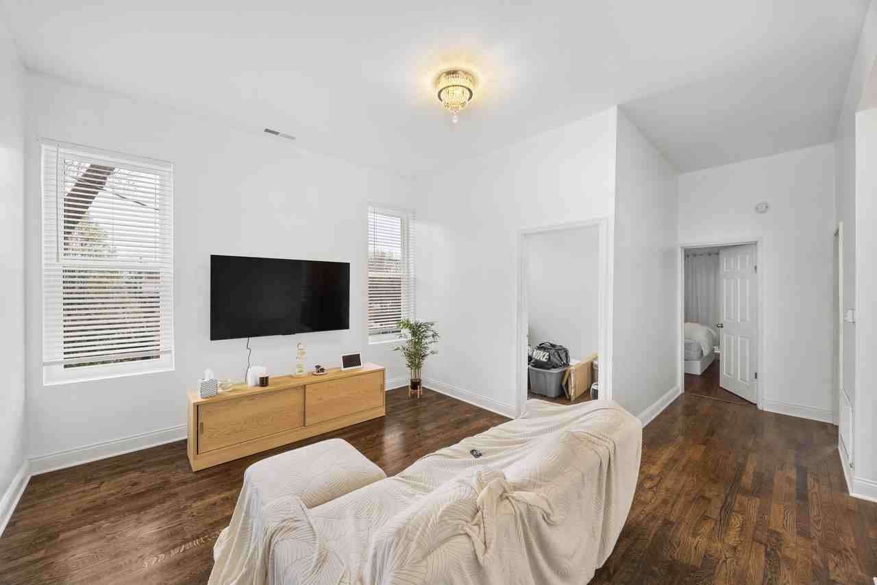 2228 S Wood St #2 - Photo 3 of 12