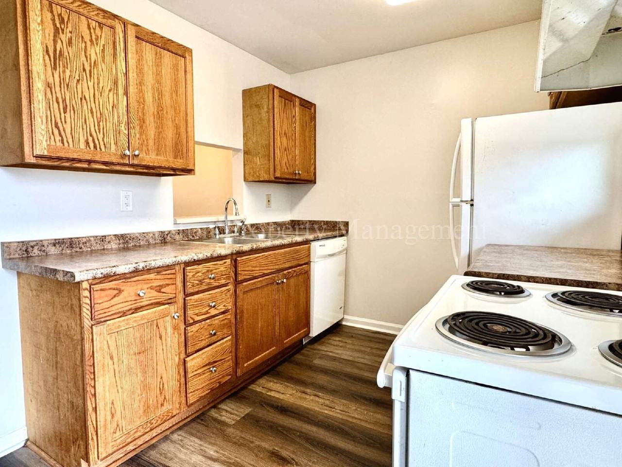 315 S Dudley St #12 - Photo 4 of 22