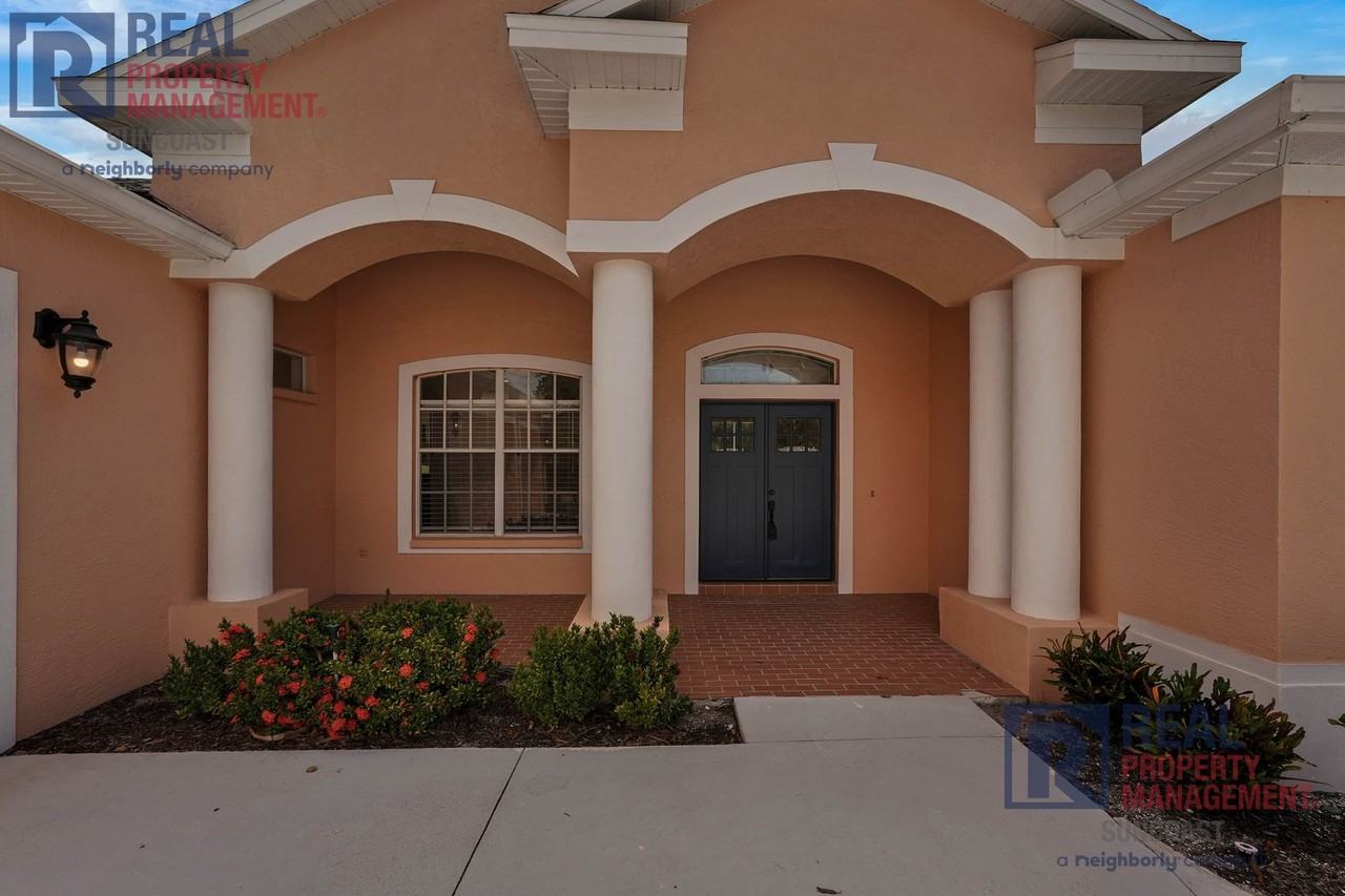 652 Planters Manor Way - Photo 5 of 47