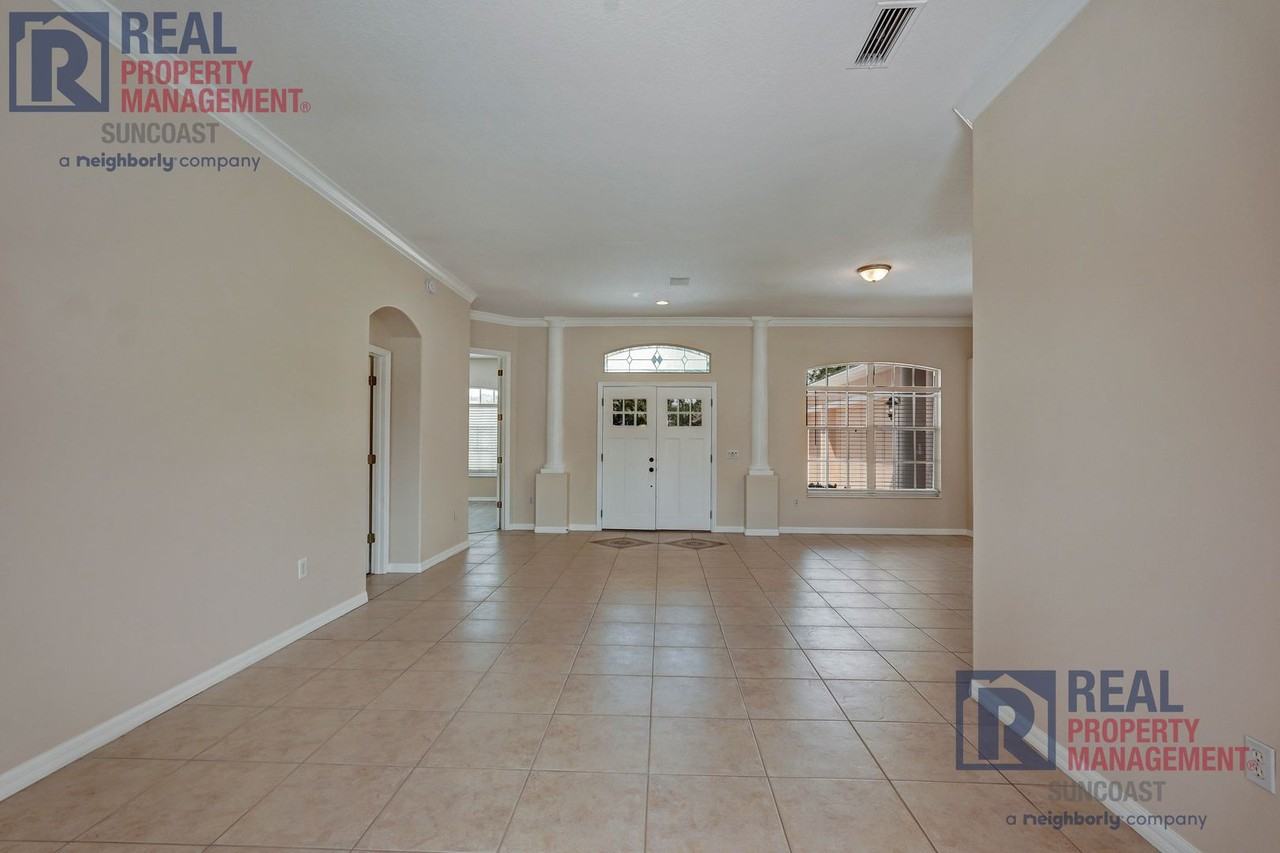 652 Planters Manor Way - Photo 7 of 47