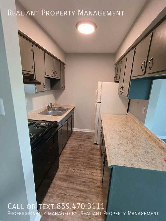 2021 Cambridge Dr #44 - Photo 2 of 33