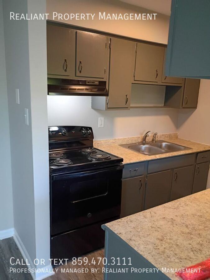 2021 Cambridge Dr #44 - Photo 3 of 33