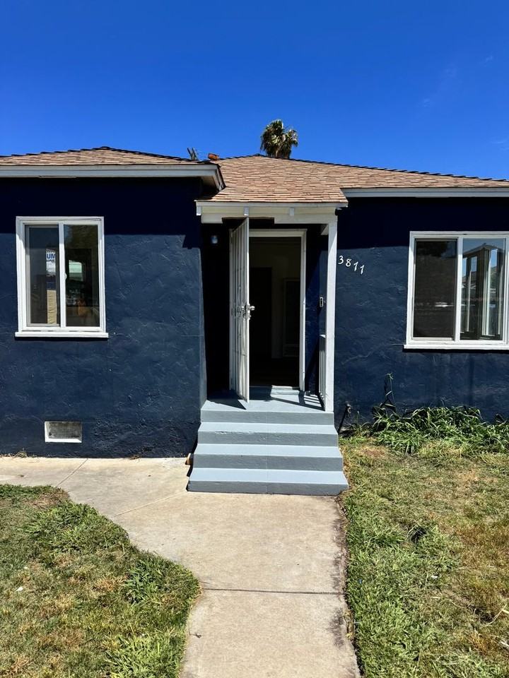 3877 Chamoune Ave - Photo 2 of 33