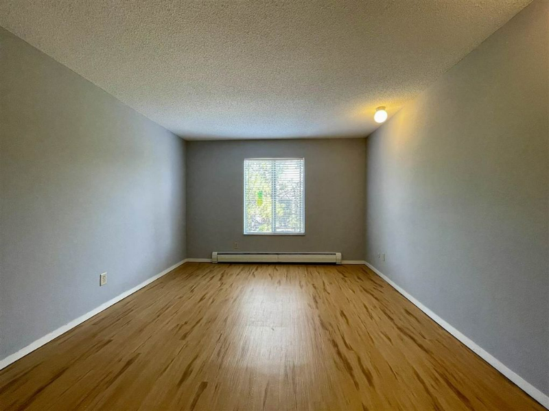 3150 Lakeside Dr - Photo 2 of 23