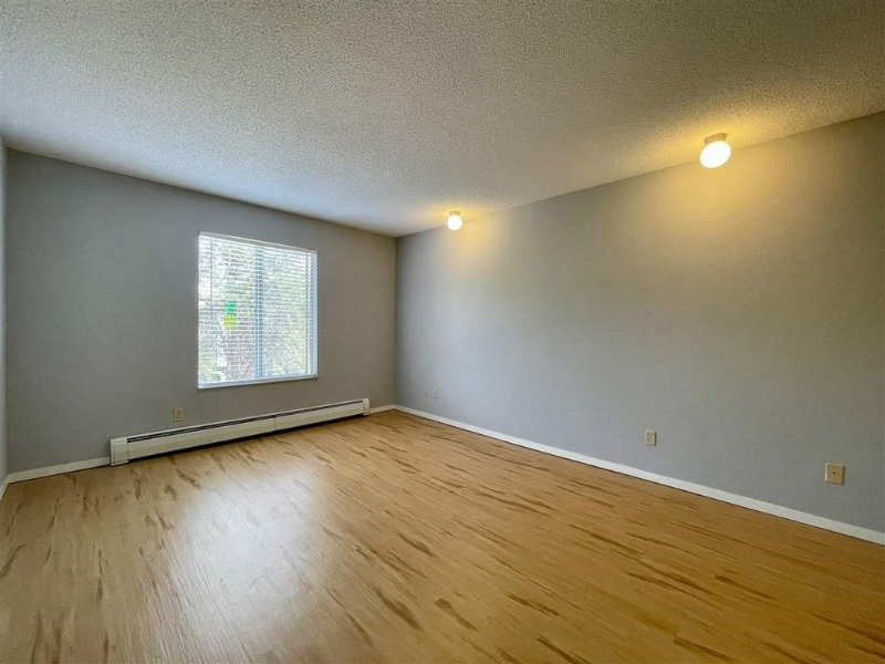 3150 Lakeside Dr - Photo 3 of 23