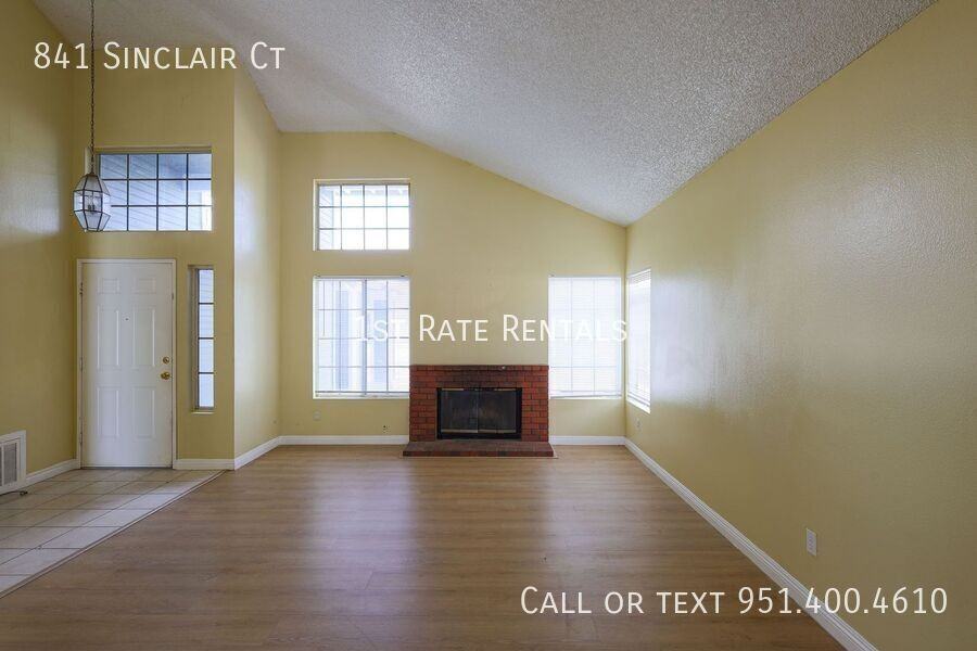 841 Sinclair Ct - Photo 4 of 11