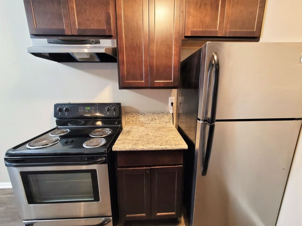 Iris Park Apartments - Photo 3 of 24