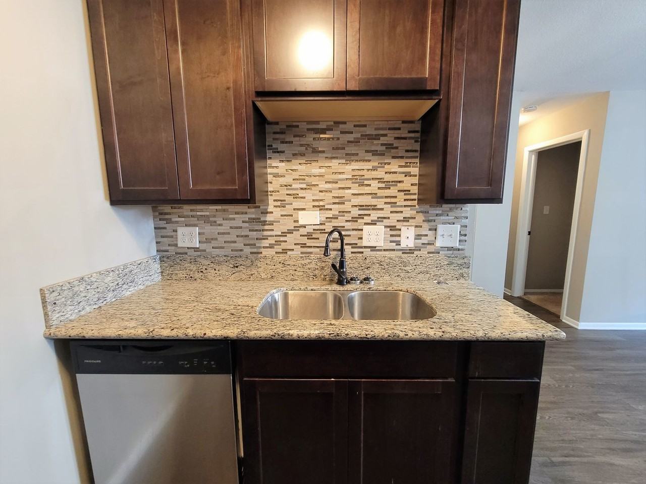 Iris Park Apartments - Photo 4 of 24