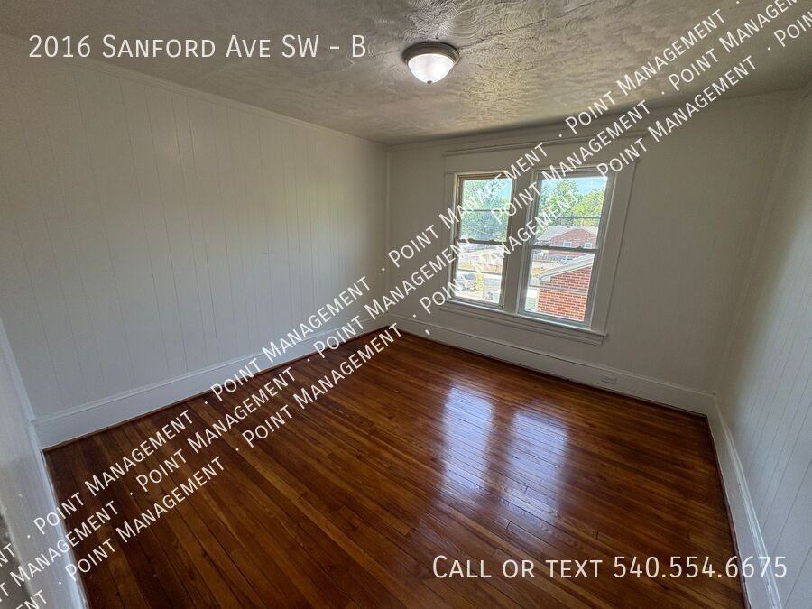 2016 Sanford Ave Sw #B - Photo 4 of 8