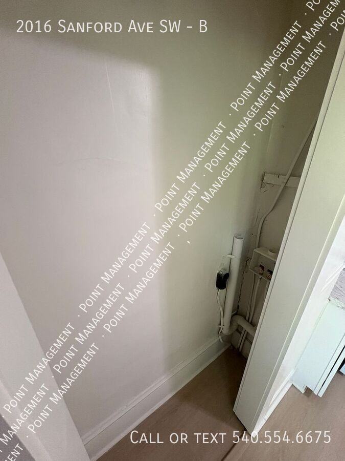 2016 Sanford Ave Sw #B - Photo 5 of 8