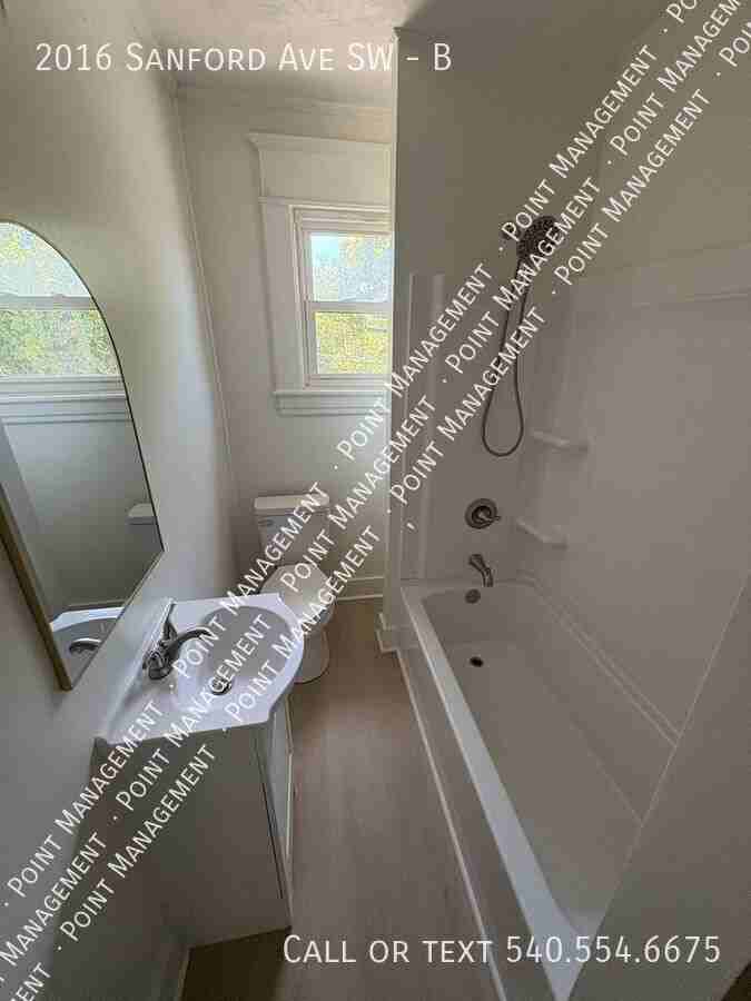 2016 Sanford Ave Sw #B - Photo 7 of 8