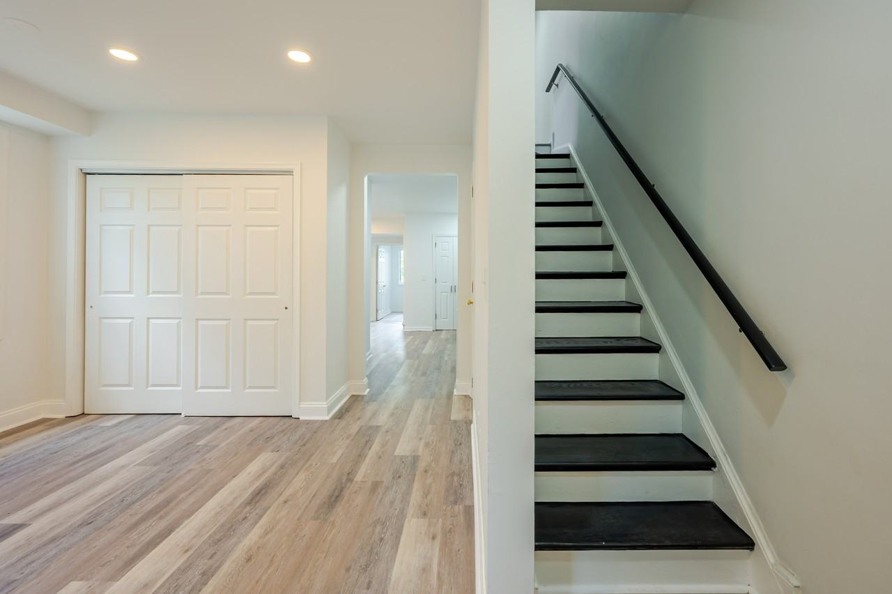 5347 Ames St Ne - Photo 3 of 23