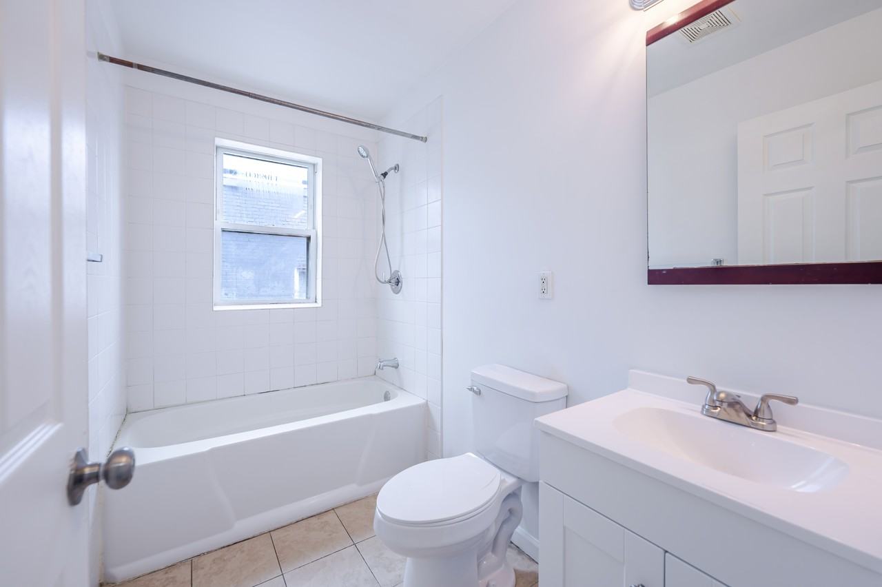 5347 Ames St Ne - Photo 7 of 23