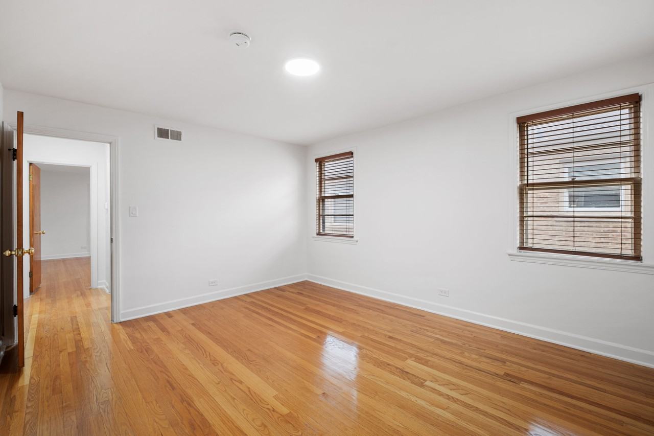 2531 W Lunt Ave #2 - Photo 5 of 8