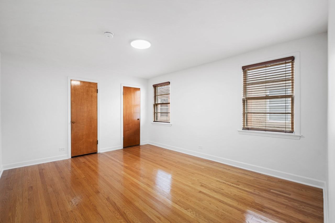 2531 W Lunt Ave #2 - Photo 6 of 8