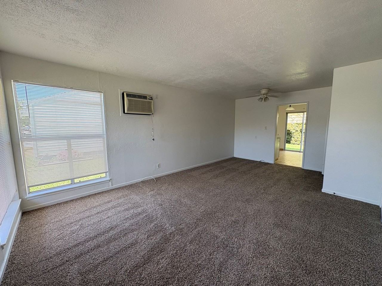 324 Cottonwood St - Photo 5 of 21