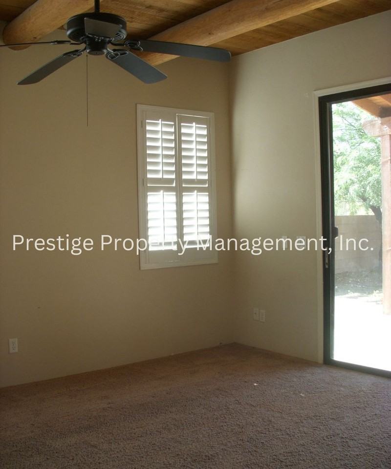 301 E Desert Haven Pl - Photo 2 of 8