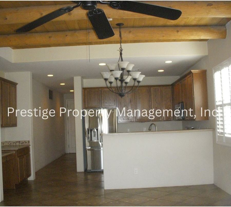 301 E Desert Haven Pl - Photo 4 of 8