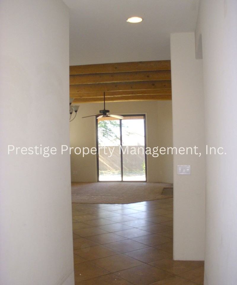 301 E Desert Haven Pl - Photo 5 of 8